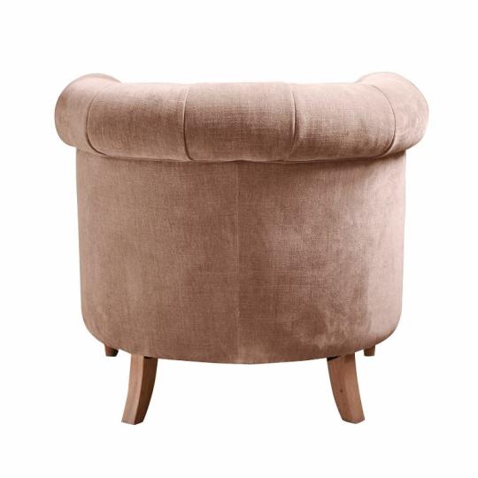 polgari villa kastely nappali butor berendezes tuzott bezs barsony chesterfield karpitos fotel elegans.jpg